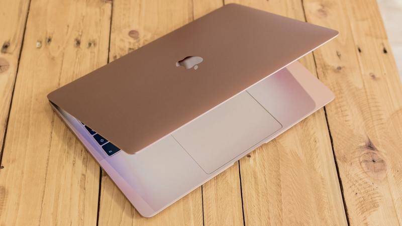 macbook_air_2018_lifestyle_0030_thumb