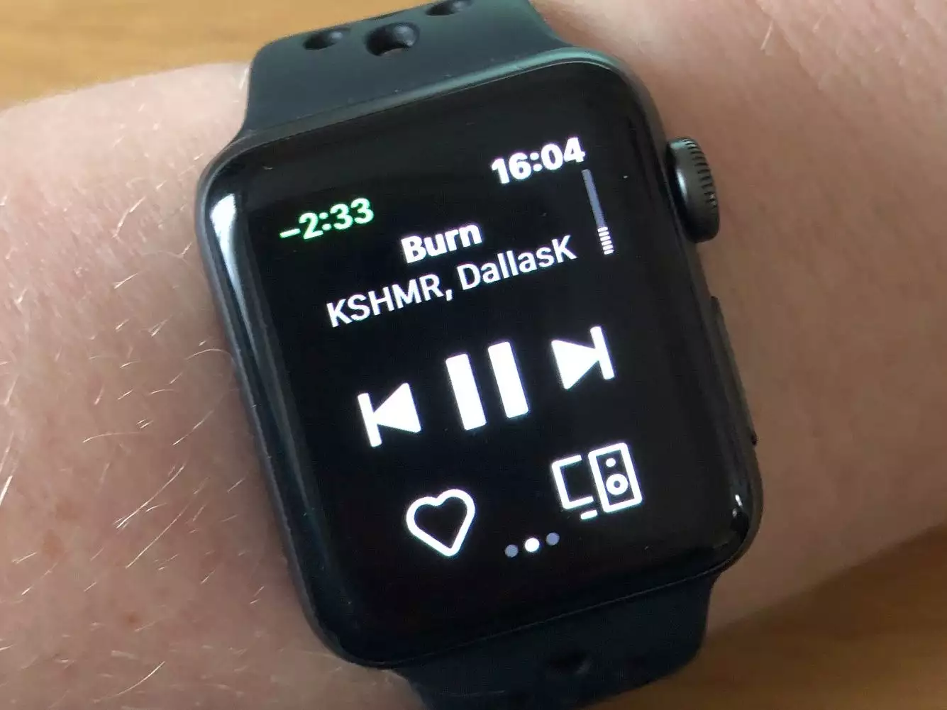 如何在 Apple Watch 上使用 Spotify 播放音乐或控制播放 如何在 Apple Watch 上使用 Spotify 播放音乐或控制播放