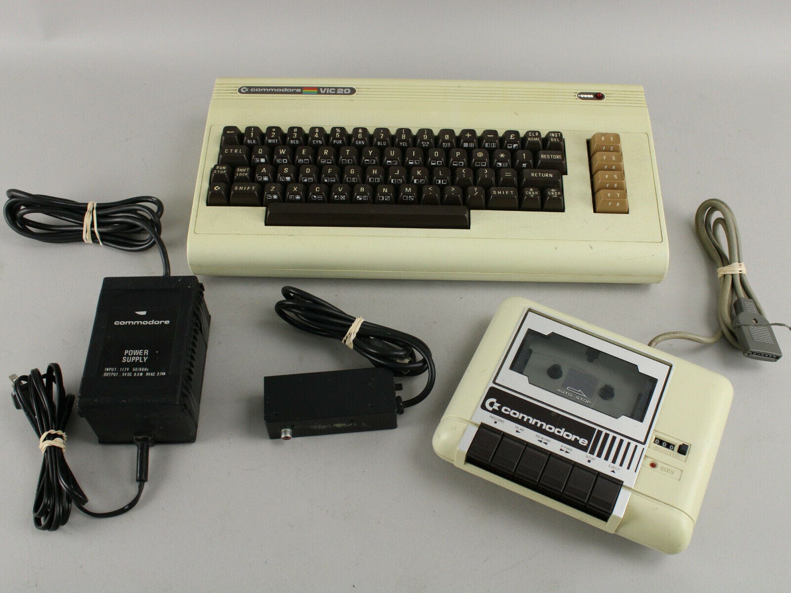第一台销量上百万的 PC:Commodore VIC-20 40 岁了 第一台销量上百万的 PC:Commodore VIC-20 40 岁了