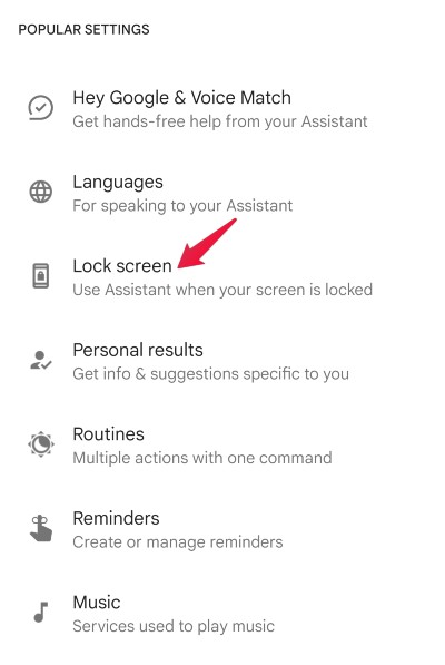 如何在屏幕锁定的情况下使用 Google Assistant？