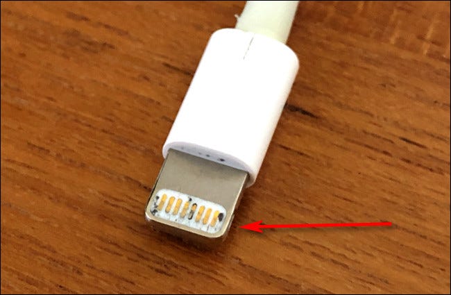如何清洁 iPhone 的充电端口 如何清洁 iPhone 的充电端口