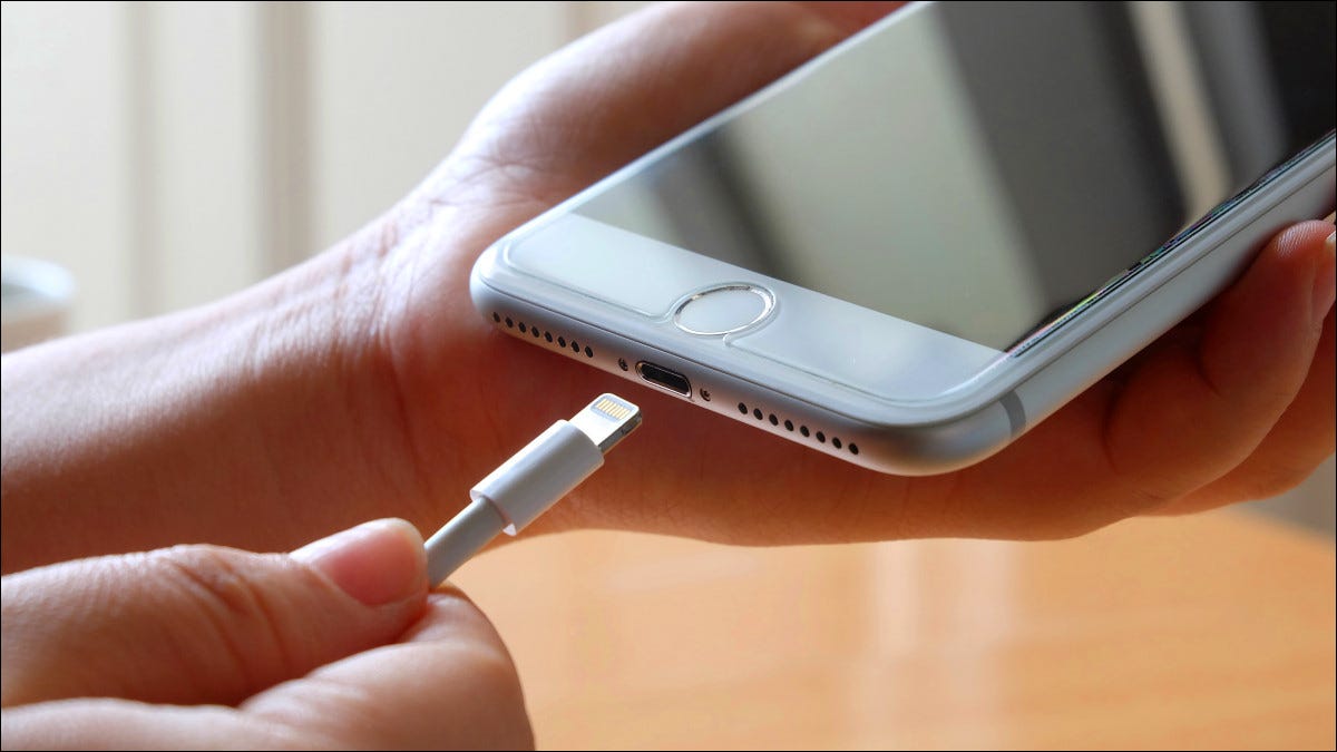 如何清洁 iPhone 的充电端口 如何清洁 iPhone 的充电端口