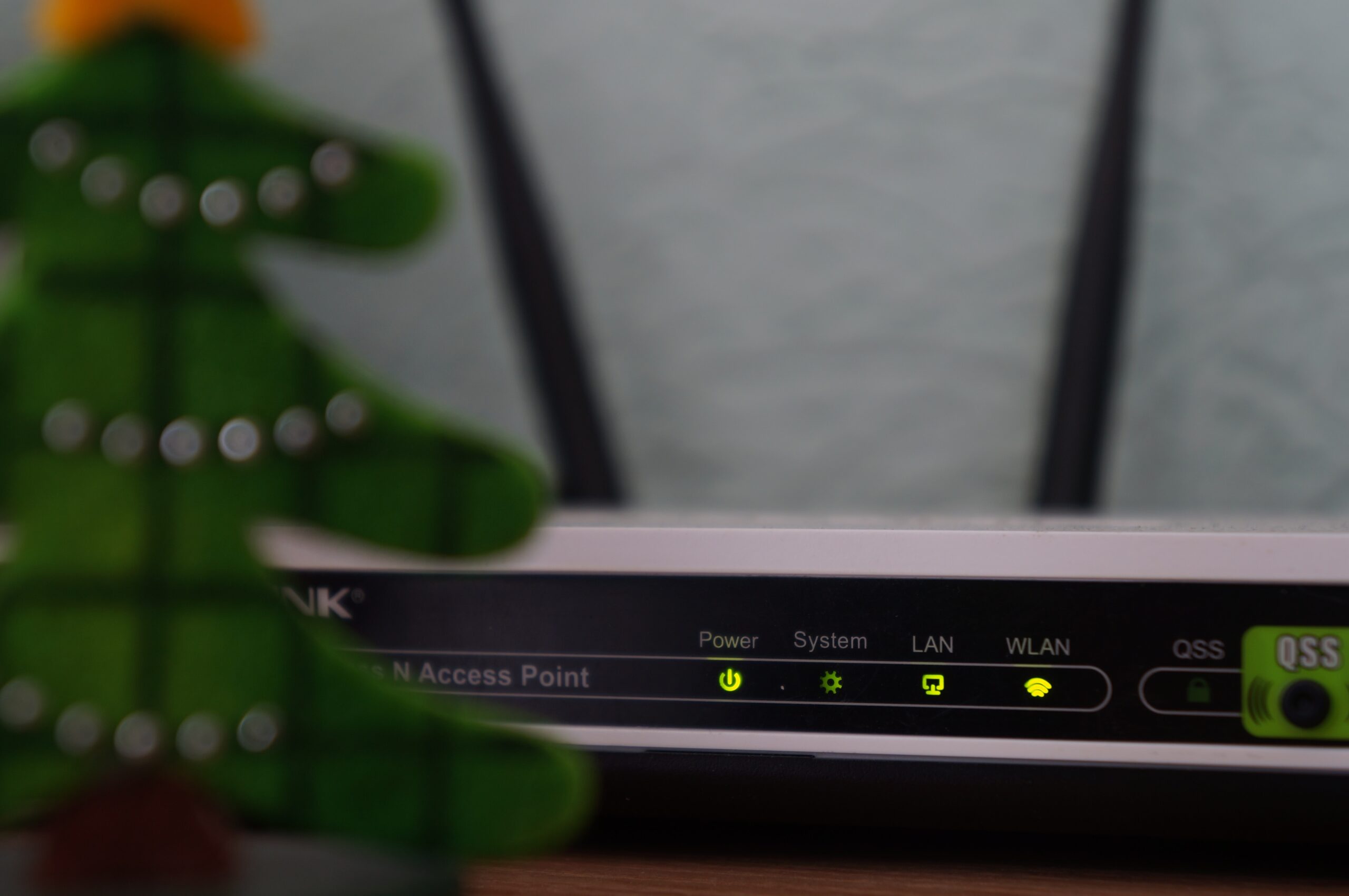 Network-Device-Wi-Fi-Router-scaled-3