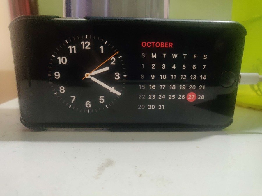 如何在 iPhone 上的 iOS 17 中设置和使用待机模式? 如何在 iPhone 上的 iOS 17 中设置和使用待机模式?