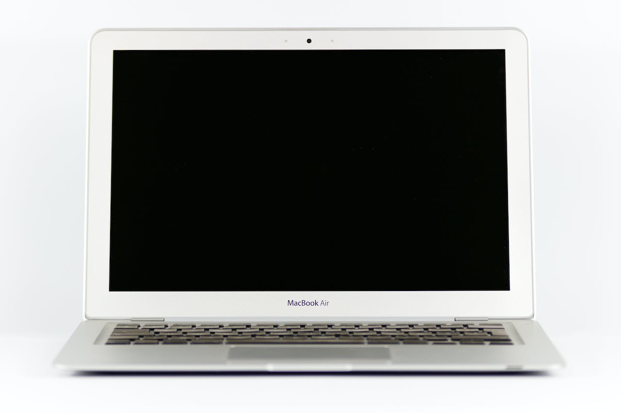 如果水洒在MacBook键盘上该怎么办 如果水洒在MacBook键盘上该怎么办